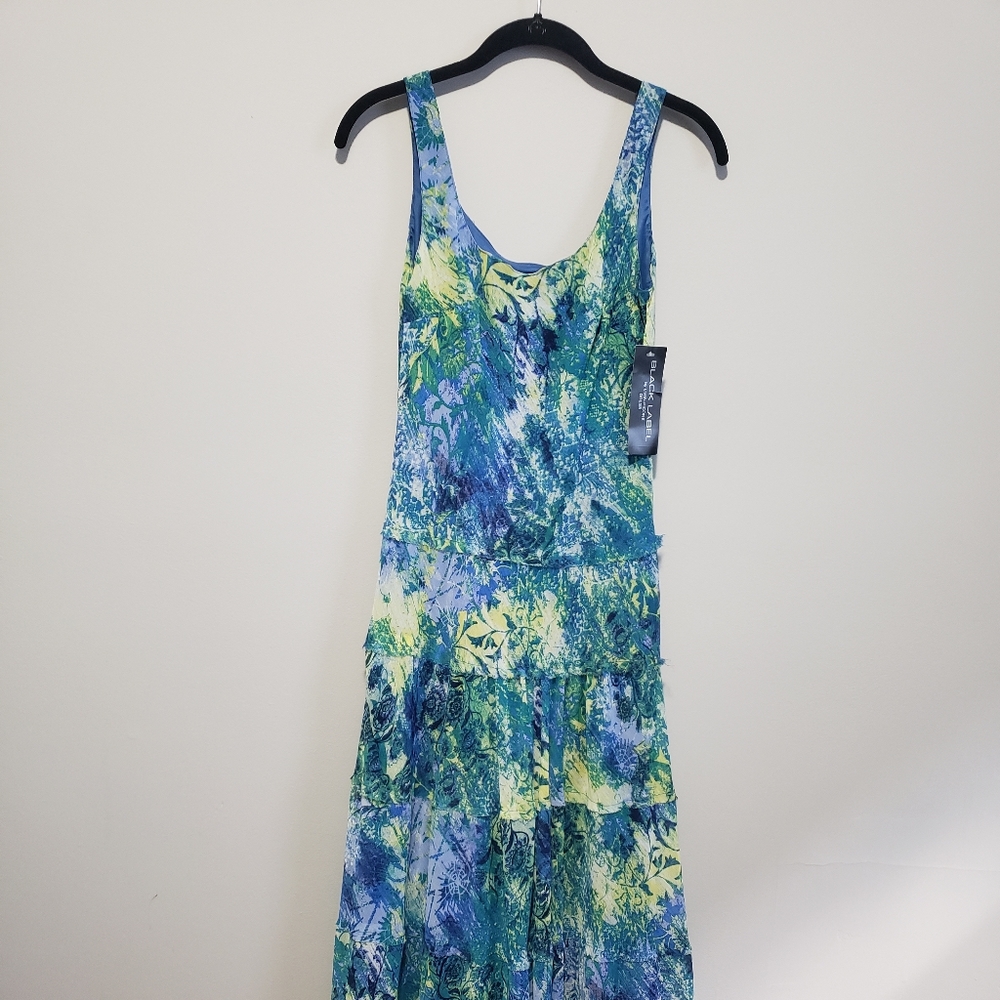 Womens Floral print tiered maxi dress, NWT size 4, blue, green, and yellow print